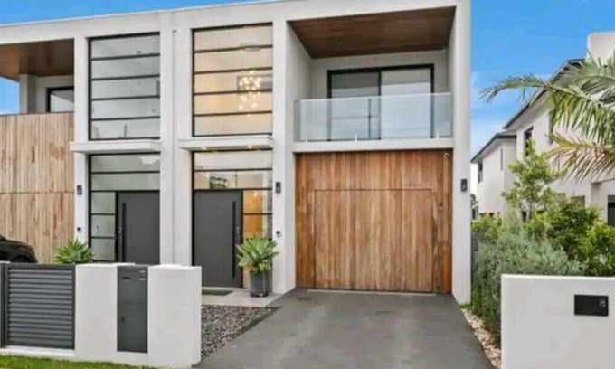 Mortdale House | Luxury Home suitable for large groups and families