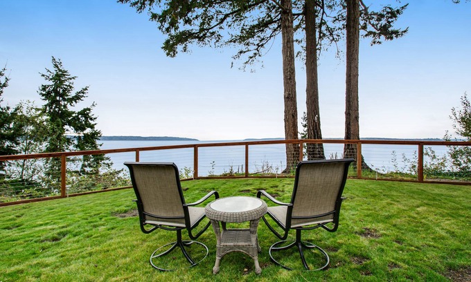 Priest Point House | Luxury Home w/Exercise Pool & Hot Tub, Free WiFi, Fire Pit, Deck, & Game Room
