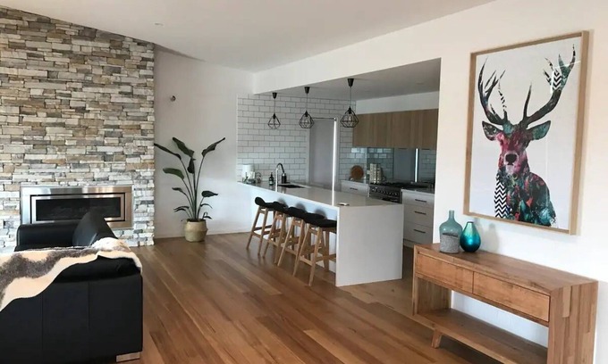 Portarlington House | Luxury Home With Views -portarlington Town Centre