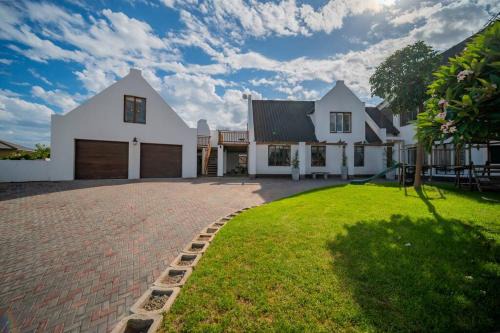 Wavecrest Villa | Luxury home with beautiful sea and mountain views