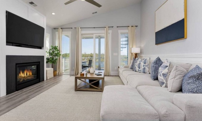 North Carolina Coast House | Luxury Home with Water Views+Boat Ramp+King Beds