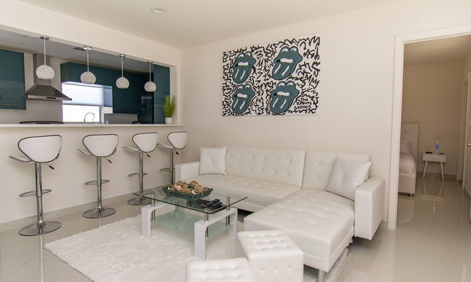 Dania Beach House | Luxury House close to donwtown, hard rock and beach