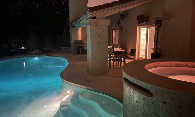 Montecito Court Villa | Luxury House In Paradise Valley With Private Pool & Hot Tub. 30 days minimum