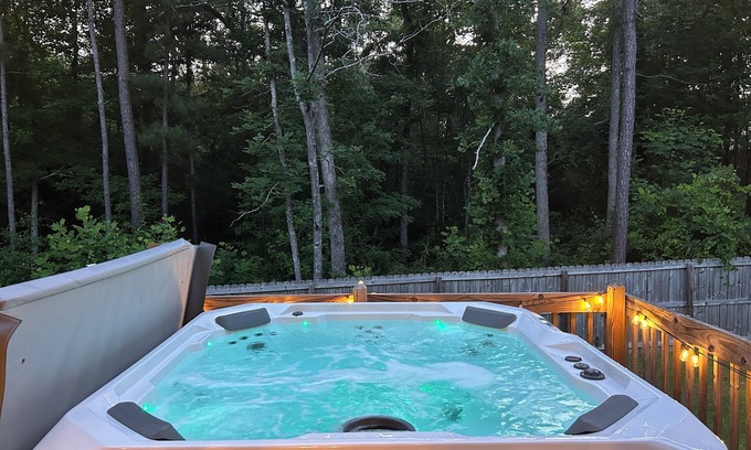 Spring Lake House | 🏡Luxury House -Relaxing Hot Tub🏝️ Fire Pit 🔥-20 Min to FT Bragg!