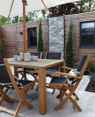Lower Edmonton House | Luxury House with a Private Garden, Free Parking and Air Con