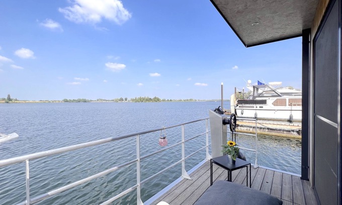 Maasbommel Boat Rental | Luxury houseboat in beautiful Maasbommel