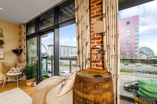 Glasgow Westend Apartment | Luxury Huge Modern Open Plan 2Bedroom Flat - Free Private Parking & Balcony located at the OVO Hydro and SEC Centre