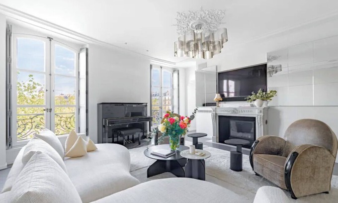 Arsenal Apartment | Luxury Ile St Louis, Paris with views of Seine in every room, AC, Elevator