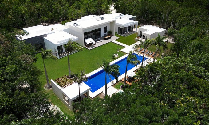 Costa Maya Villa | Luxury in Nature- pickleball, large Pool & Beach steps away