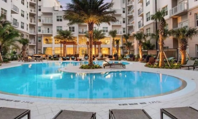 Southside Apartment | Luxury King Size Stay
