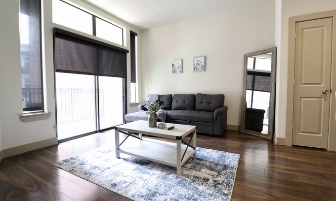 Midtown Apartment | Luxury King Suite/Pool/SkyLounge