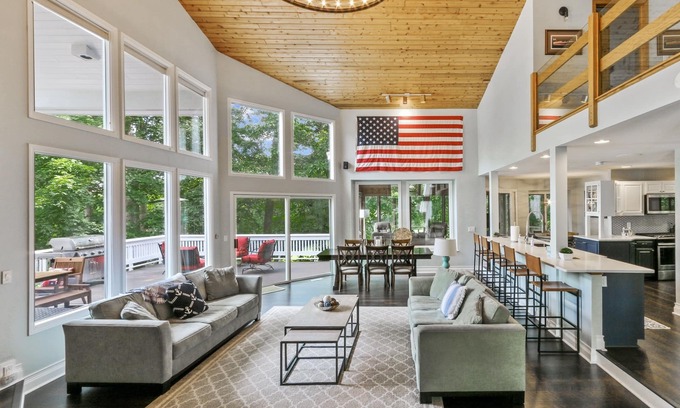 Fontana House | LUXURY LARGE 5 BED/4 BATH ABBEY SPRINGS HOME WITH 2 GOLF CARTS