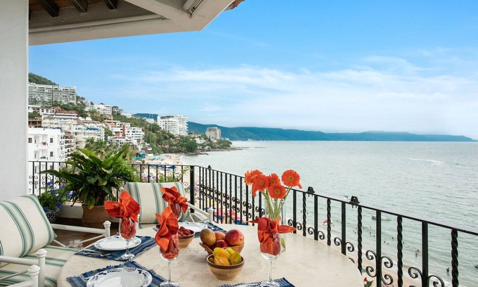 Amapas Condo | Luxury La Palapa Penthouse on Los Muertos Beach