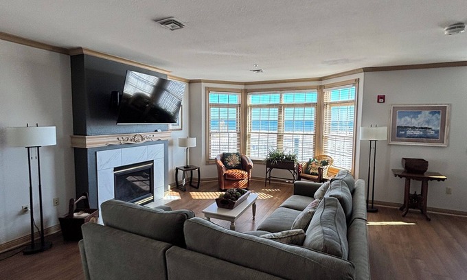 Sheboygan Condo | Luxury Lake Front Villa: Sleeps 12!