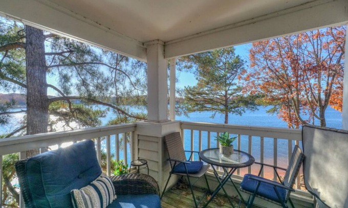 Cornelius Condo | Luxury Lake Norman Condo with Penthouse Views!