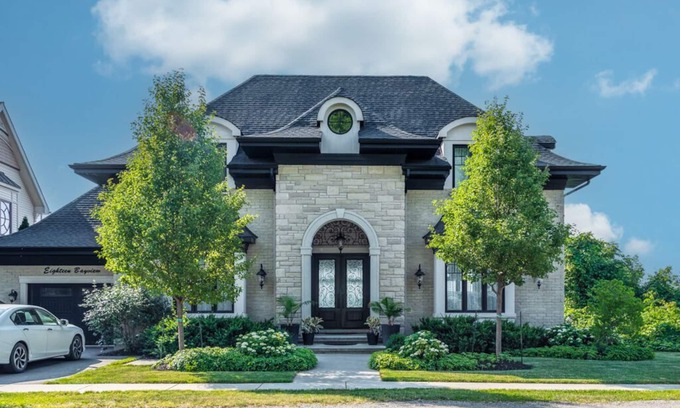 Port Dalhousie House | LUXURY LAKEFRONT HOME WITH PRIVATE BACKYARD BEACH