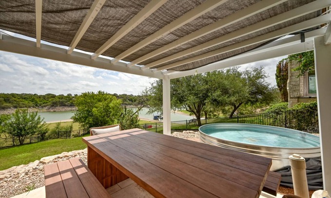 Spicewood House | Luxury Lakefront Home-private Dock - Dipping Pool!
