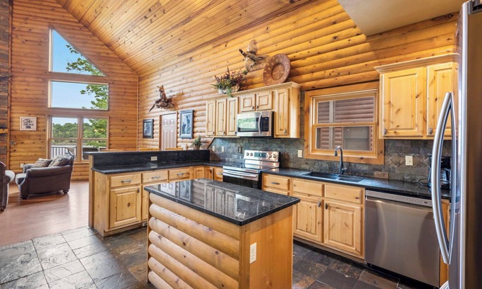 Lampe Ski Chalet | Luxury Lakefront Resort Chalet 3~2 Pools~FREE Amenities~Dock~MiniGolf~Waterslide