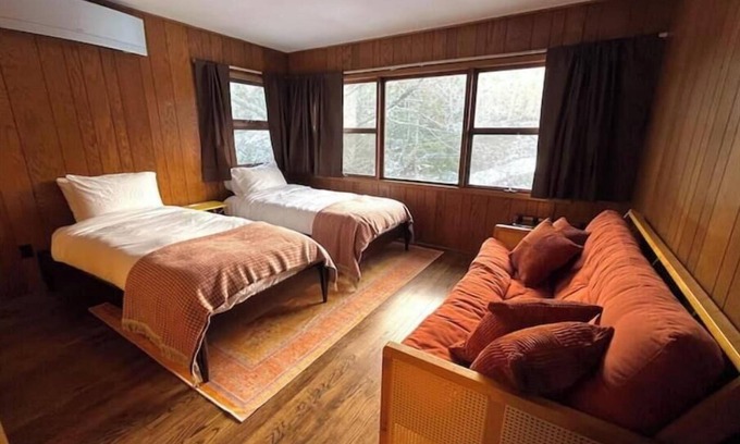 Greenwood Lake Cabin | Luxury Lakefront Log Cabin