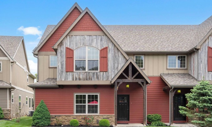 Lampe House | Luxury Lakefront Villa Best Lake View 2 Pools Free Amenities Close to Dogwood