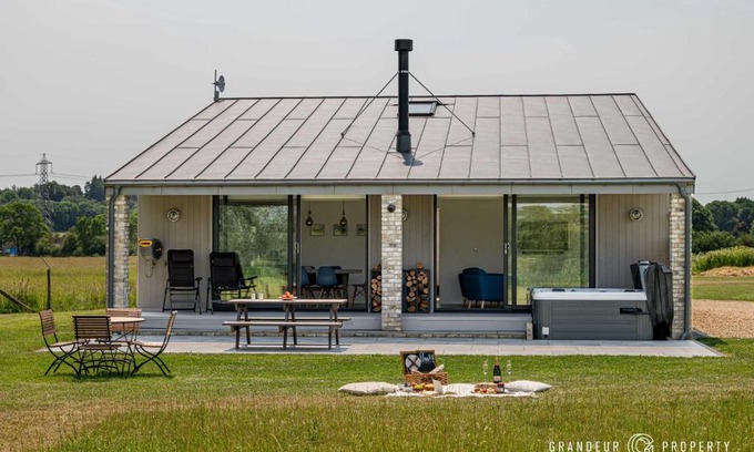 Sturminster Marshall House | Luxury lakeside retreat feat hot tub & log burner