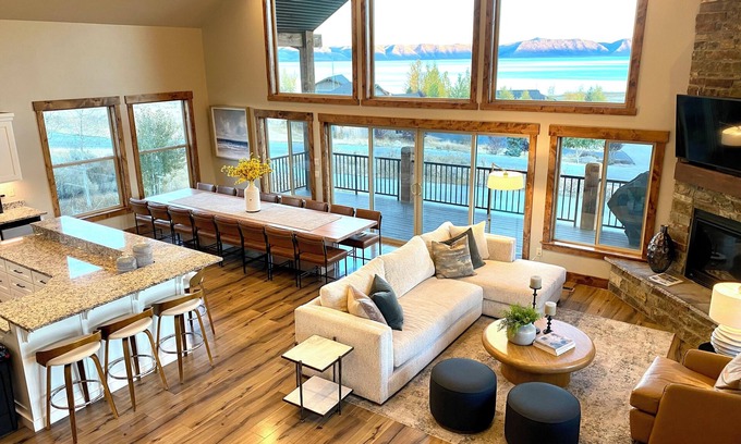Fish Haven Cabin | Luxury lakeview house with hot tub, pools, pickleball, b-ball and private beach!