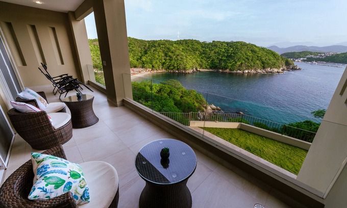 Santa Maria Huatulco Condo | Luxury Living with Dramatic Ocean Views