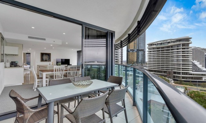 Broadbeach Apartment | Luxury Living At The Oracle