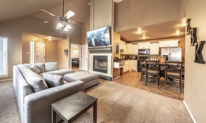 Lubbock House | Luxury Living Duplex A - 4BR/3BA - South Lubbock
