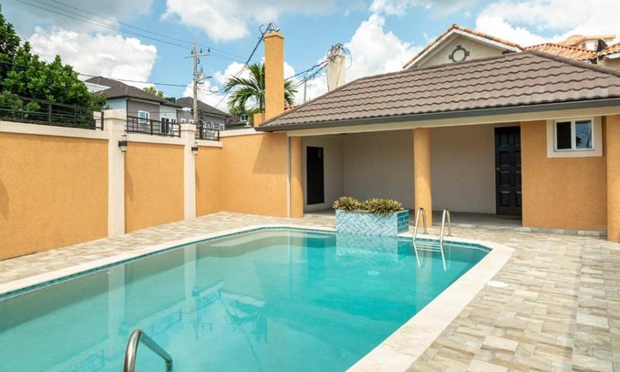 Norbrook Apartment | Luxury Living Modern Contemporary Home with Brand New Pool in Manor Park