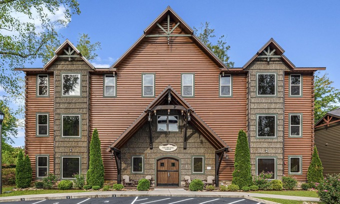 Gatlinburg Cabin | Luxury lodge with 13 king suites, theater, game room & views!