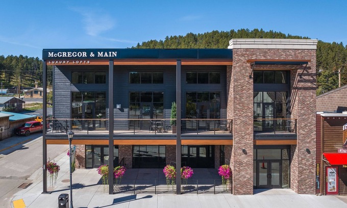 Hill City Apartment | Luxury Loft 5 Downtown Main Street