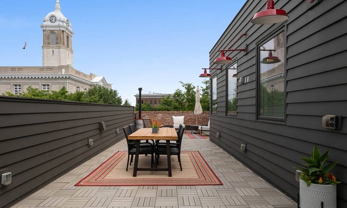 Downtown Apartment | Luxury Loft in Downtown Columbia with Rooftop Terrace