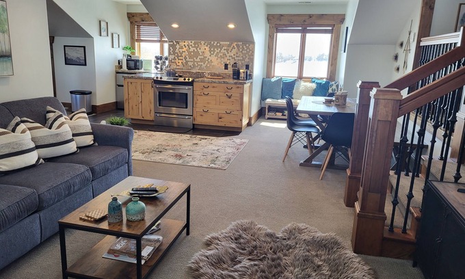 Midway House | LUXURY Loft on Multi-Million 4 acre Estate in charming, Swiss town