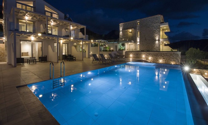 Limeniskos Apartment | Luxury loft, pool, close to the beach, sea view