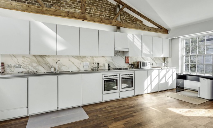 Holland Park House | Luxury Loft-Style Mews House
