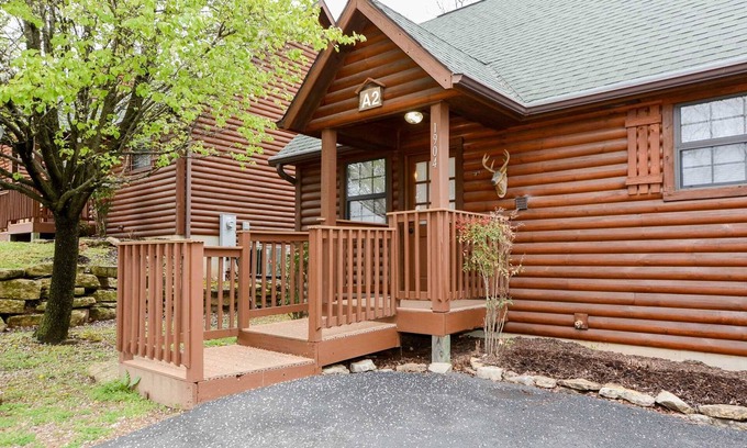 Branson Cabin | Luxury Log Cabin! King Bed, Full Kitchen, Fireplace, Wooded Views! | A2