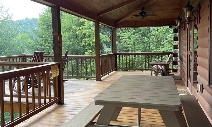Morganton Cabin | Luxury Log Cabin only minutes from Downtown Blue Ridge and Marina. Pet Friendly!