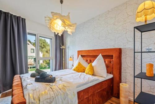 Schwarzlackenau Apartment | Luxury Long-Term Apartment with Balcony