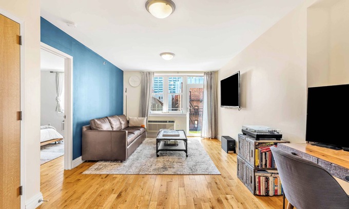Harlem Apartment | Luxury Manhattan abode with balcony and rooftop, close to all.