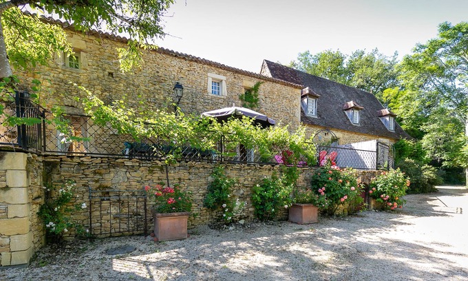 Sainte-Alvere House | Luxury Manor House 152m2 with amazing terrace & large luxurious pool 14.5m x 6m