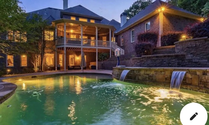Roswell House | Luxury mansion nestled on Chattahoochee River