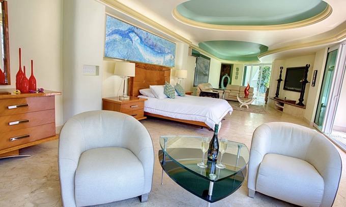 Boca de Tomatlan Hotel | Luxury Master Suite With Beach, Ocean and Swimming Pool View