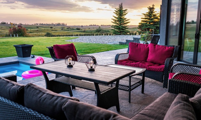 White City House | "Luxury Meets Nature: Trendy 2-Bedroom Studio in Scenic Oasis