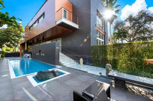 Northeast Coconut Grove Villa | Luxury Miami Villa with Large Pool & BBQ, Perfect Getaway!