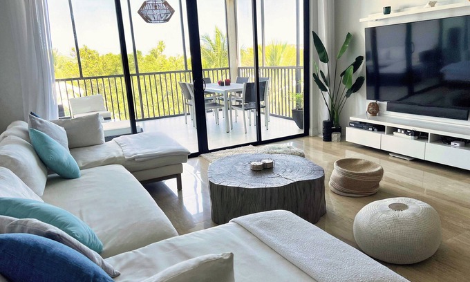 Grace Bay Condo | Luxury Modern 2 Bedroom Penthouse Condo in Grace Bay close to beach w/pool