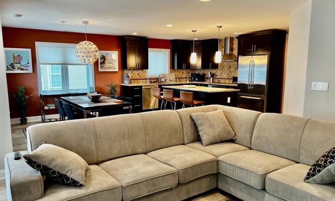 Wildwood Crest Condo | LUXURY MODERN BEACH BLOCK CONDO. Rooftop Pool, Balcony with Ocean Views, Wi-fi
