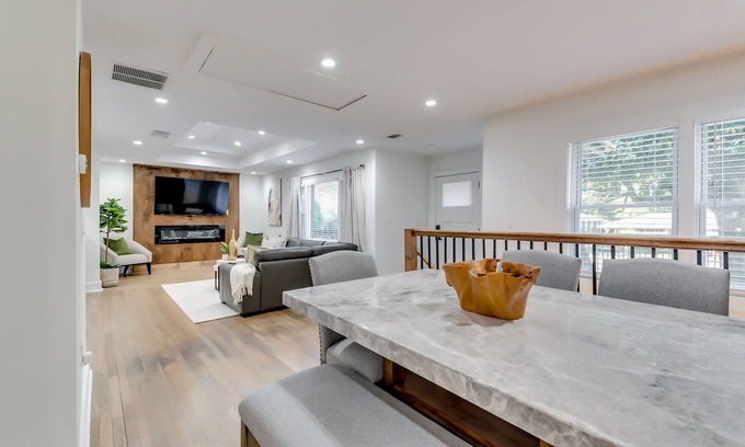 Atlanta House | Luxury Modern, City Stay Getaway-minutes from Downtown