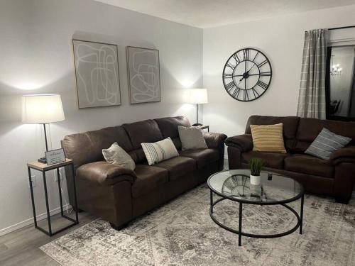 Branson House | Luxury Modern Condo by the Lake - Breezy Escape