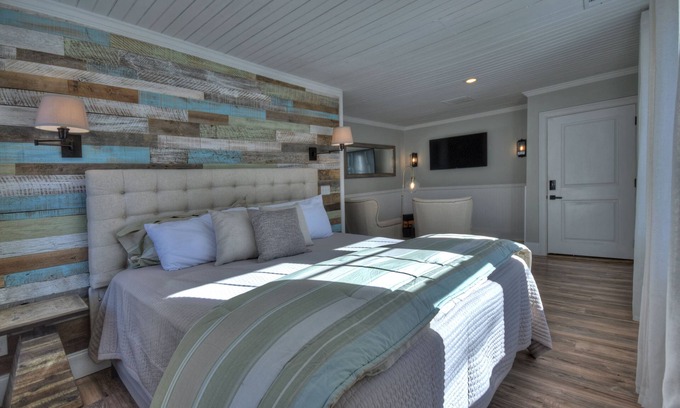 Blue Ridge Apartment | Luxury modern rustic suite in downtown Blue Ridge - Newly Remodeled & Updated!